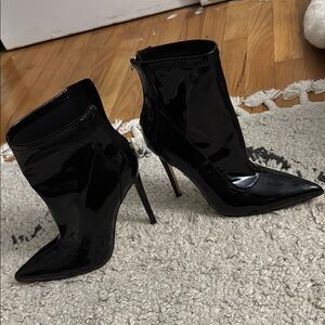 Jennifer Lopez Glossy Black Heeled Boots